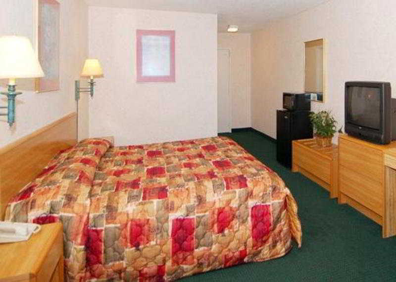 Airport Inn Flint Bagian luar foto